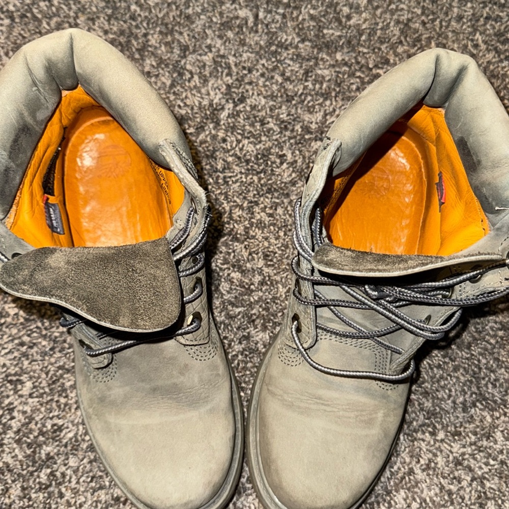 Woman’s 7.5 Timberland Gray Leather Boots - Picture 6 of 9